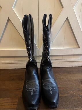 El General Black Western Cowboy Boots with White Stitching